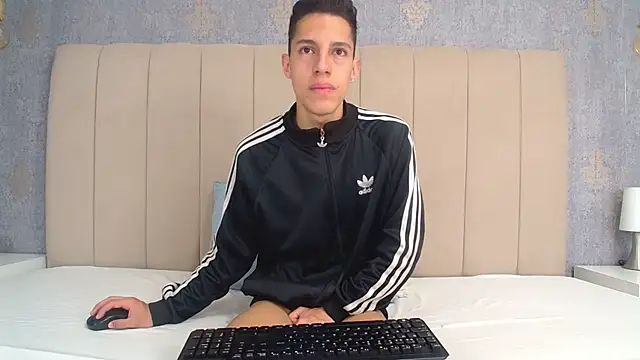 Snapshot of thiago19s chatting on June 23, 2026, 12:58 pm thiago19s online show from June 23, 2026, 12:58 pm