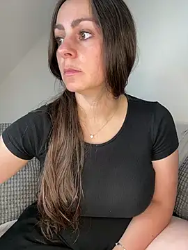 Snapshot of Loella-Rose chatting on July 26, 2026, 10:33 am Loella-Rose online show from July 26, 2026, 10:33 am