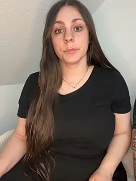 Snapshot of Loella-Rose chatting on March 27, 2026, 10:54 pm Loella-Rose online show from March 27, 2026, 10:54 pm