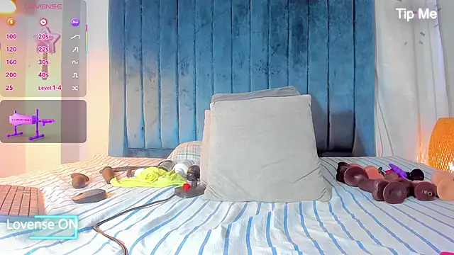 blondehorny69 online show from September 23, 2025, 7:43 pm