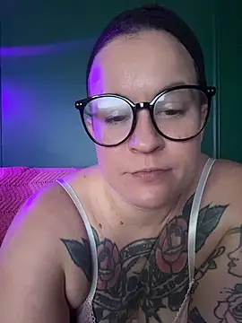 quinnmariexo online show from June 11, 2026, 2:33 am