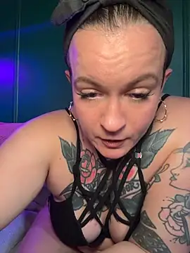 quinnmariexo online show from June 21, 2026, 10:04 pm