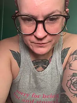 quinnmariexo online show from May 11, 2026, 2:45 pm