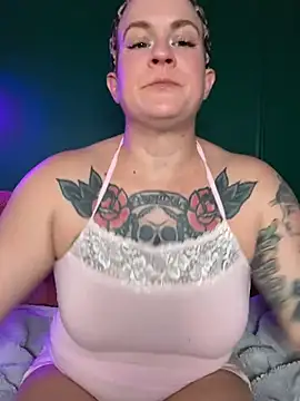 quinnmariexo online show from June 16, 2026, 8:53 pm