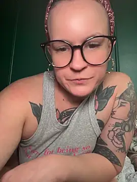 quinnmariexo online show from May 11, 2026, 4:15 pm