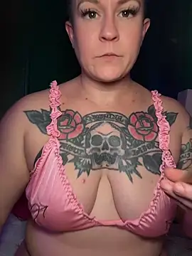 quinnmariexo online show from June 7, 2026, 8:47 pm