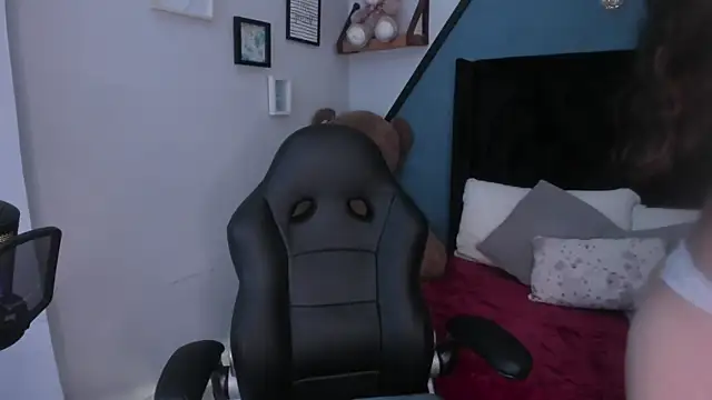 youpinkgirl  online show from October 2, 2025, 8:45 pm