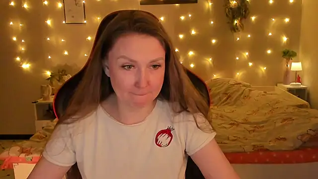 desperatehousewife   online show from May 16, 2026, 7:02 pm