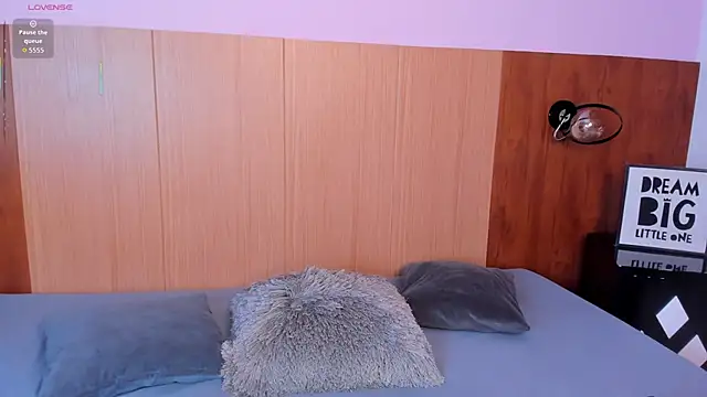 Aishaza1 online show from September 24, 2025, 12:44 pm