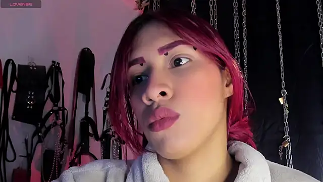 Snapshot of charrlotte_quinn chatting on June 4, 2026, 12:43 pm charrlotte quinn online show from June 4, 2026, 12:43 pm