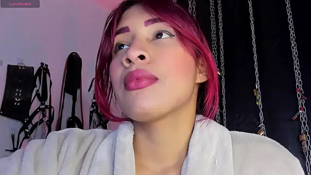 Snapshot of charrlotte_quinn chatting on June 3, 2026, 2:44 pm charrlotte quinn online show from June 3, 2026, 2:44 pm