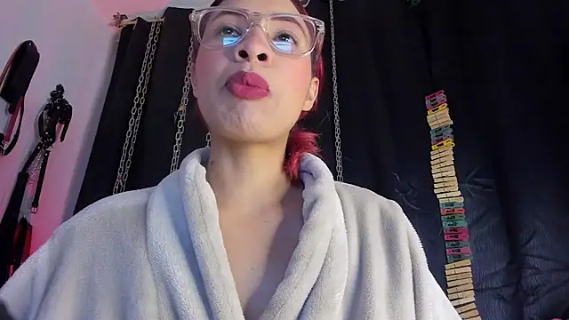 Snapshot of charrlotte_quinn chatting on March 11, 2026, 12:32 pm charrlotte quinn online show from March 11, 2026, 12:32 pm