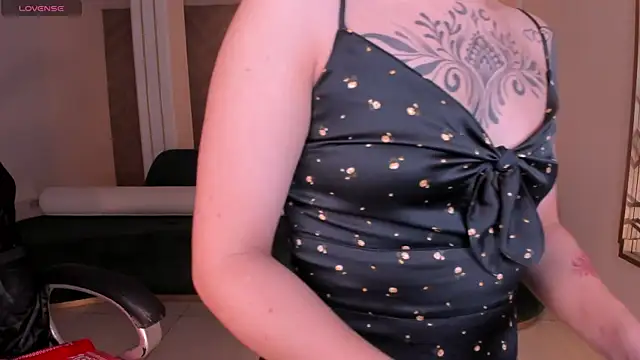 MollySundersX online show from June 26, 2026, 8:14 pm