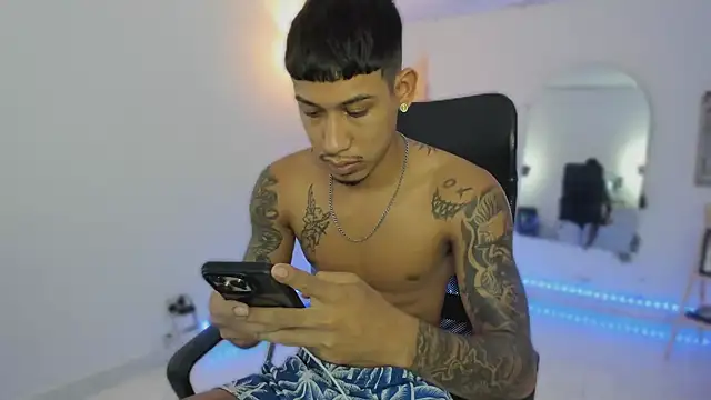 Snapshot of slim_master12 chatting on December 17, 2025, 9:42 pm slim master12 online show from December 17, 2025, 9:42 pm