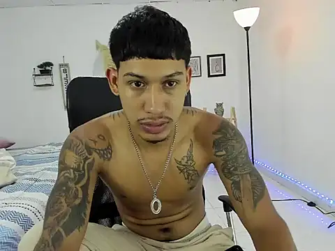 Snapshot of slim_master12 chatting on February 3, 2026, 10:59 pm slim master12 online show from February 3, 2026, 10:59 pm