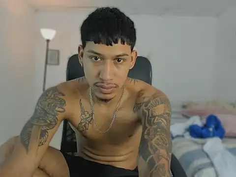 Snapshot of slim_master12 chatting on February 21, 2026, 8:22 pm slim master12 online show from February 21, 2026, 8:22 pm