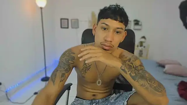 Snapshot of slim_master12 chatting on January 8, 2026, 12:27 am slim master12 online show from January 8, 2026, 12:27 am