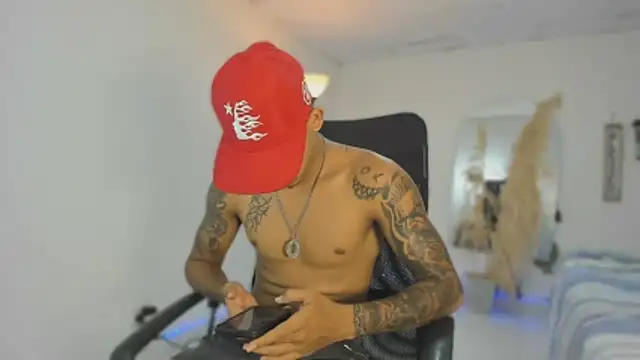 Snapshot of slim_master12 chatting on February 4, 2026, 11:44 pm slim master12 online show from February 4, 2026, 11:44 pm