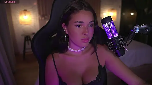 Snapshot of Lizhush_ chatting on January 8, 2025, 5:37 pm Lizhush online show from January 8, 2025, 5:37 pm