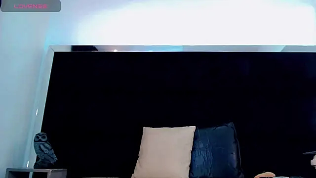 PriscilaRainbow online show from May 18, 2026, 4:07 am
