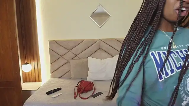 Snapshot of Raquel_jones chatting on May 31, 2026, 11:49 am Raquel jones online show from May 31, 2026, 11:49 am