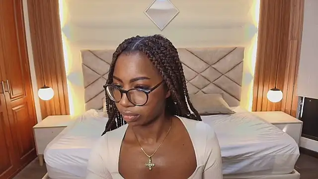 Snapshot of Raquel_jones chatting on March 7, 2026, 7:19 pm Raquel jones online show from March 7, 2026, 7:19 pm