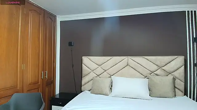 Raquel jones online show from November 2, 2025, 11:59 am