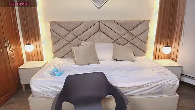 Snapshot of Raquel_jones chatting on March 4, 2026, 12:13 pm Raquel jones online show from March 4, 2026, 12:13 pm