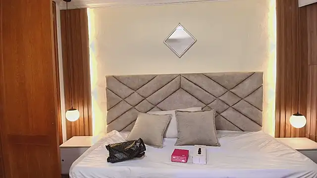 Snapshot of Raquel_jones chatting on March 15, 2026, 12:01 pm Raquel jones online show from March 15, 2026, 12:01 pm