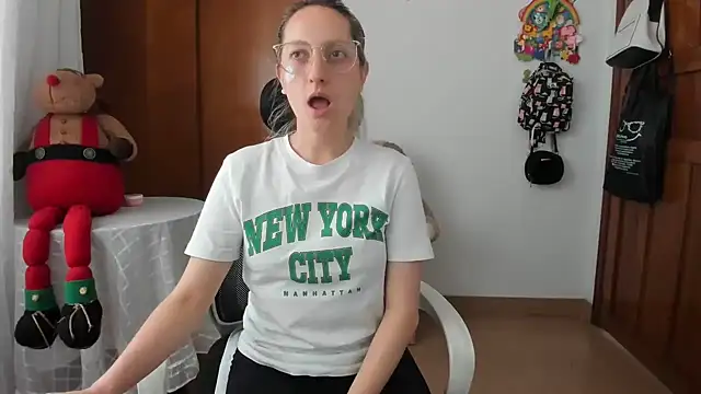 Adele johnsonn1 online show from May 28, 2026, 7:53 pm