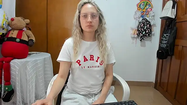Adele johnsonn1 online show from April 29, 2026, 12:20 pm