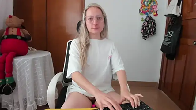 Adele johnsonn1 online show from July 27, 2026, 3:08 pm