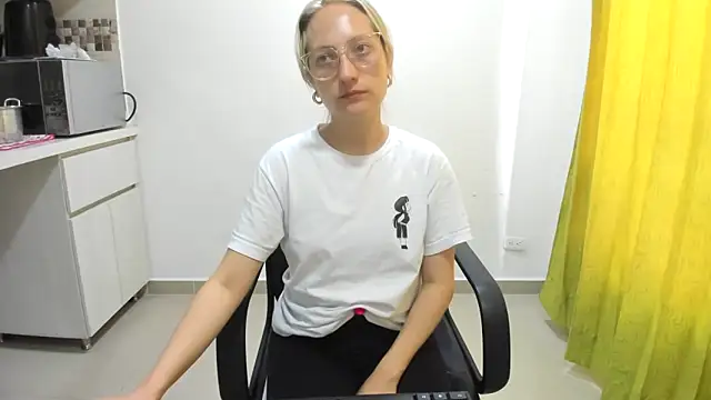 Adele johnsonn1 online show from February 28, 2025, 1:36 pm