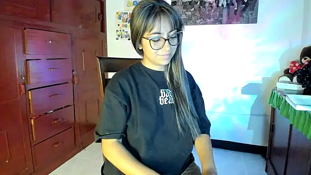 Isabellaa22 1 online show from February 10, 2025, 10:30 pm