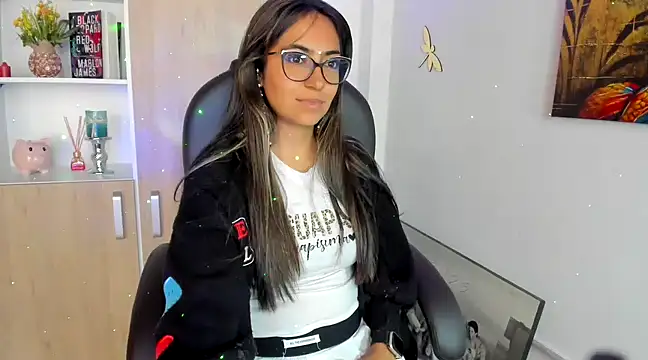 Isabellaa22 1 online show from March 11, 2025, 5:35 pm