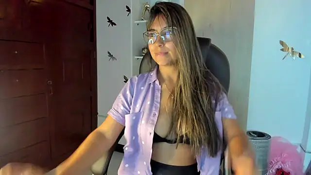 Isabellaa22 1 online show from January 6, 2026, 10:03 pm