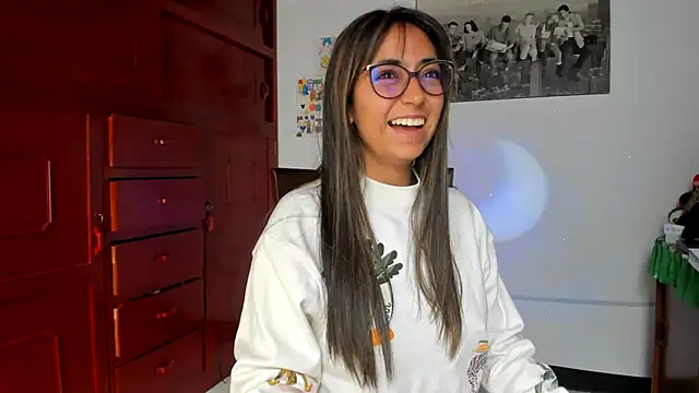 Isabellaa22 1 online show from February 11, 2025, 2:57 pm