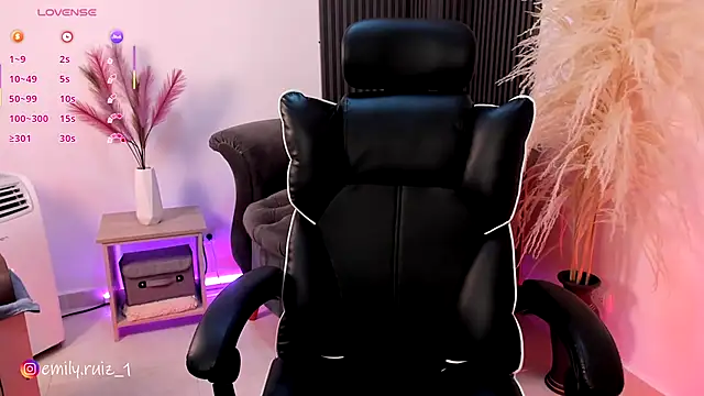 emilyruiz1 online show from September 20, 2025, 11:26 am