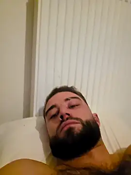 Snapshot of Vekie_007 chatting on November 25, 2025, 12:11 am Vekie 007 online show from November 25, 2025, 12:11 am