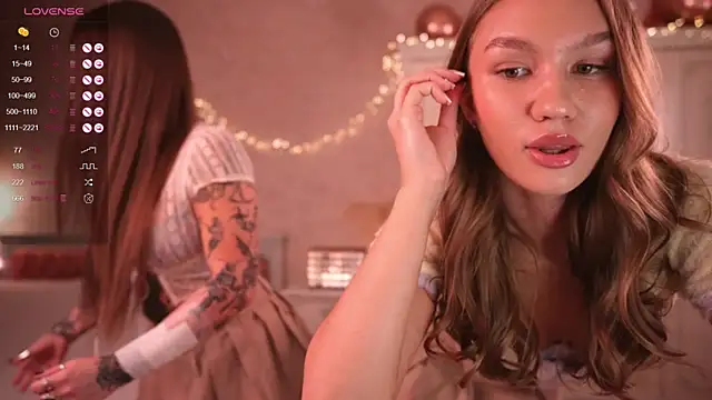 Shadowladyy online show from December 17, 2025, 2:33 pm