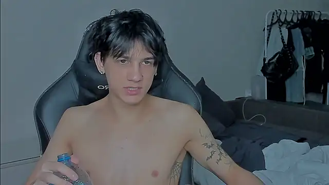 MarkBrowniii online show from December 22, 2024, 10:58 pm