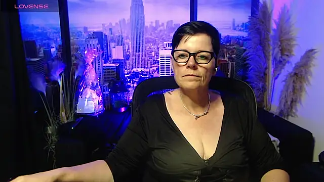 ninarandmann online show from June 21, 2026, 3:51 pm