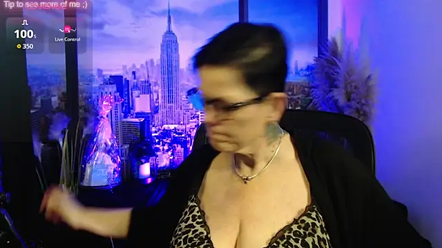 ninarandmann online show from February 10, 2026, 6:07 pm