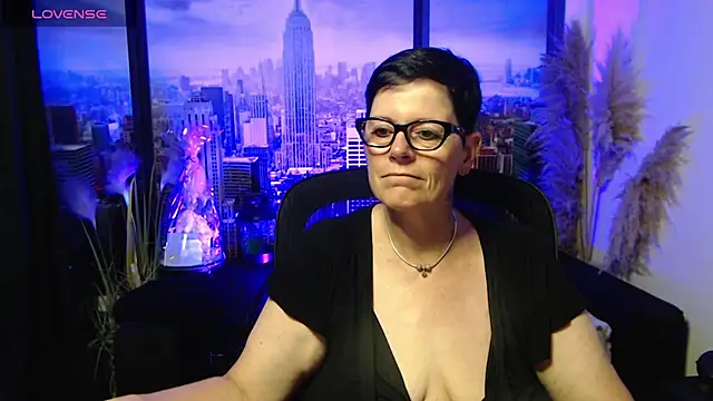 ninarandmann online show from June 24, 2026, 4:05 pm