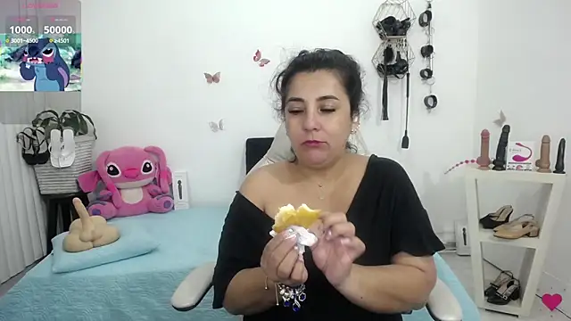 mom hot   online show from June 18, 2026, 1:05 pm