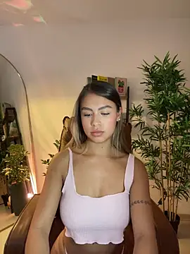  laura 02 online show from March 21, 2025, 12:28 pm