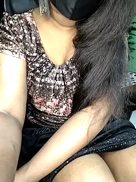 Idhika Paul online show from November 12, 2025, 5:28 pm