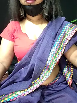 Idhika Paul online show from October 4, 2025, 8:27 am