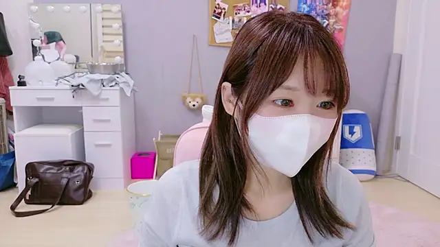 Yui-Ch online show from September 8, 2025, 2:27 pm