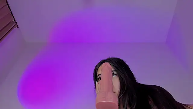 maakimo online show from May 18, 2026, 2:33 am